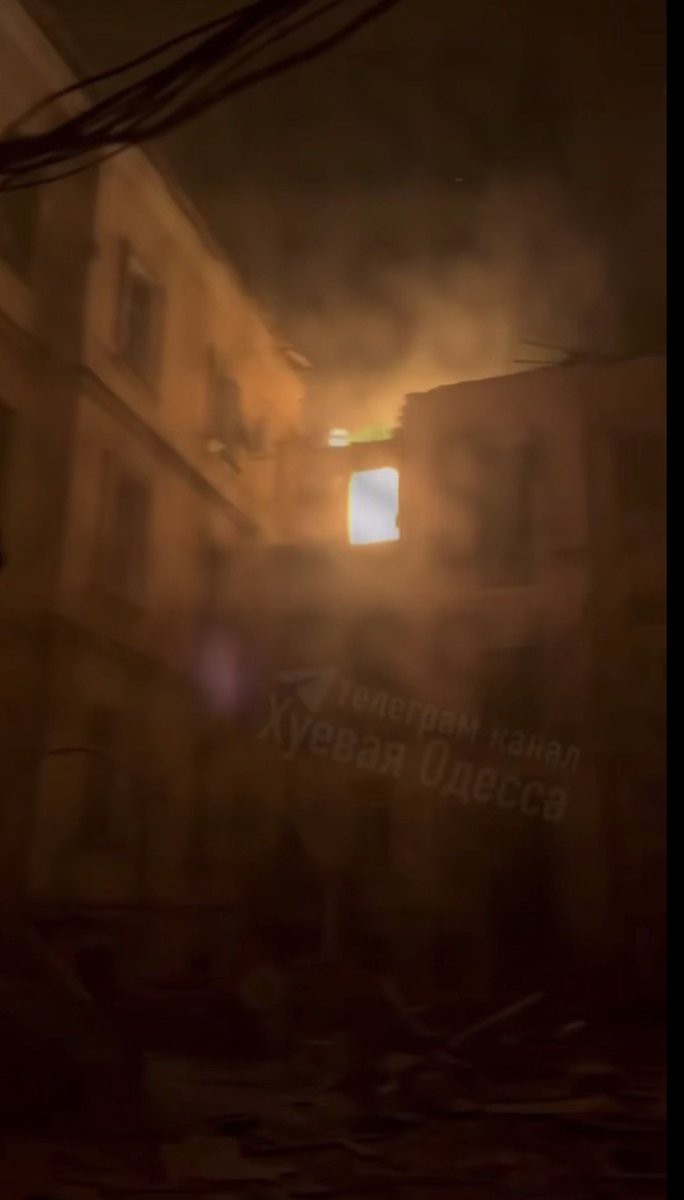 antoninaodesssa's tweet image. #NAFO 🚨💔There are more than 50 drones! There have been hits on  residential buildings again, a hotel, and cars — there are injured 🤬💔 #Odesa 

Right now, all I want is for our guys #AFU to wipe out that place — Primorsko-Akhtarsk, or whatever that swamp is called, from where
