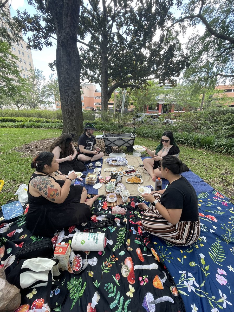 - ̗̀ Maddie @ 🦇🟥🍁 ̖́- tweet media