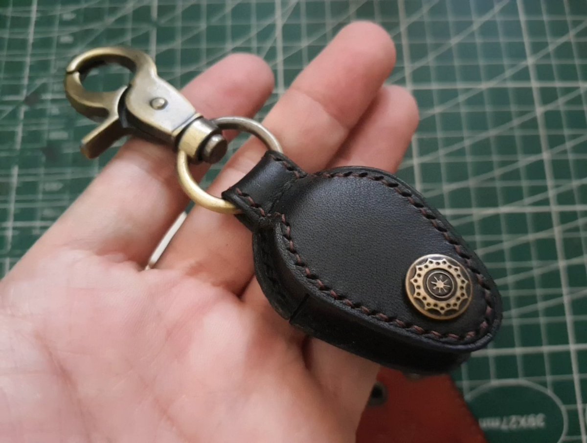 ThrrmHmun's tweet image. สวัสดีวันจันทร์ครับ รวยๆเฮงๆครับผม💸💰💲
*✅พร้อมส่งครับ✅*
▶️ ซองหนังใส่กล้องส่องพระ
✅วัสดุเป็นหนังวัวแท้ฟอกฝาดอิตาลี่ Buttero 🇮🇹
✅วัสดุเป็นหนังฟอกฝาดญี่ปุ่น🇯🇵 Tencho 
KANTA((กันตะ))handmade 
งานหนังทำมือ
⬇️ติดต่อสอบถาม
#KANTA
#FB:shiryunumnum 
 Line ID
#ID:Shiryunumnum