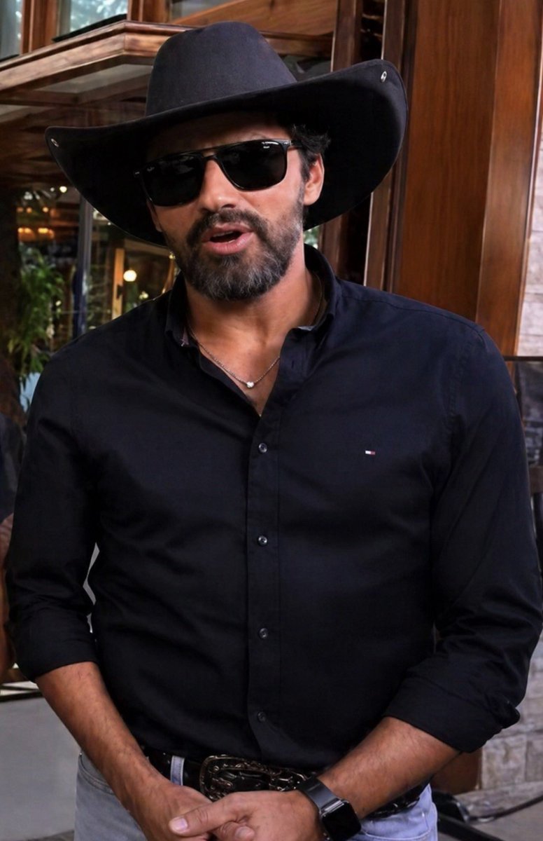 hollycoments's tweet photo. COWBOY MERECE RESPEITO https://t.co/tiXAnIDWeg