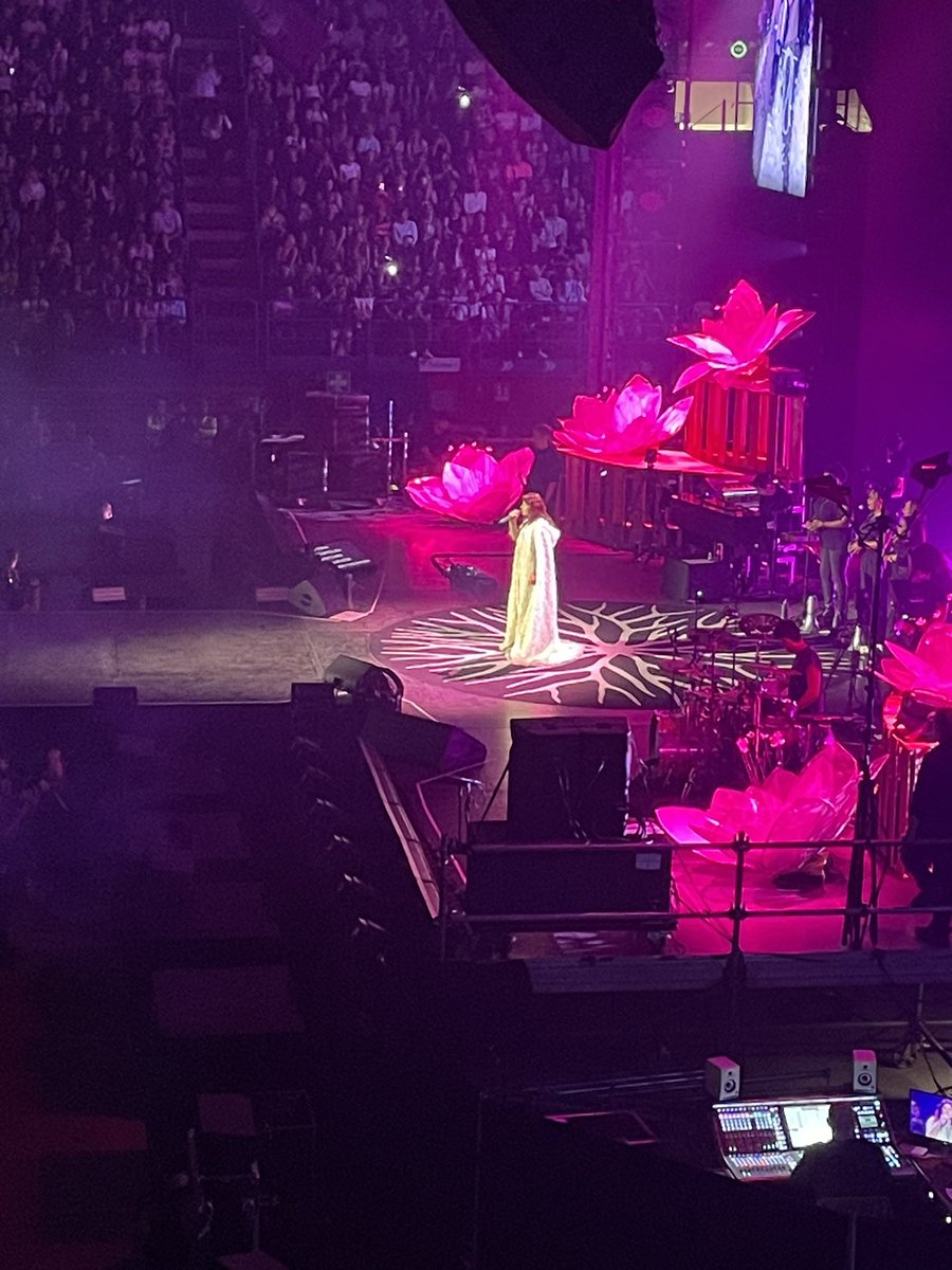 aslie8's tweet image. 🙌🙌🙌 Elisa #concerto #Milano #Forum
👏👏👏