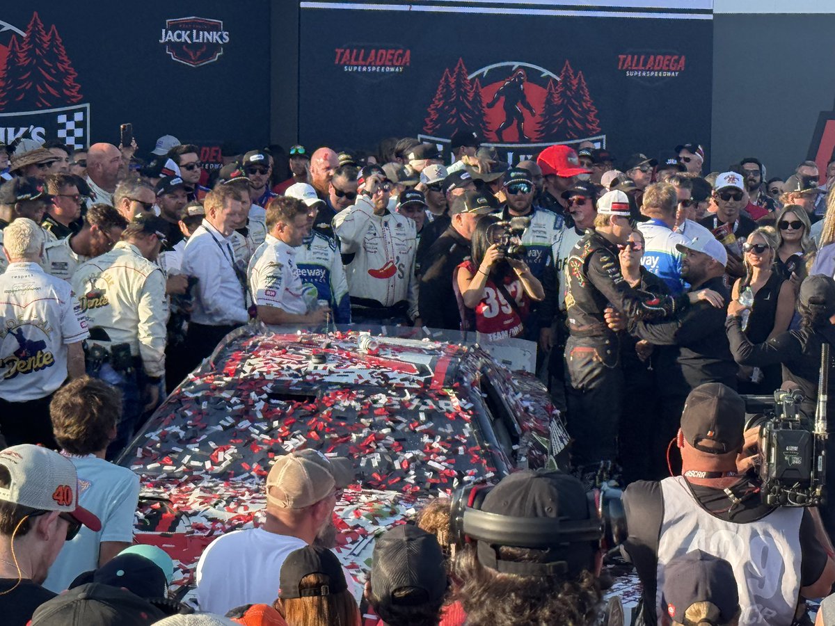 diecast_b's tweet photo. New Pre-Order: Carson Hocevar 2026 Talladega 1st Cup Win 🏁 Diecast Cars

Order Here: https://t.co/ZyBoa78suz https://t.co/JLANC55C8D