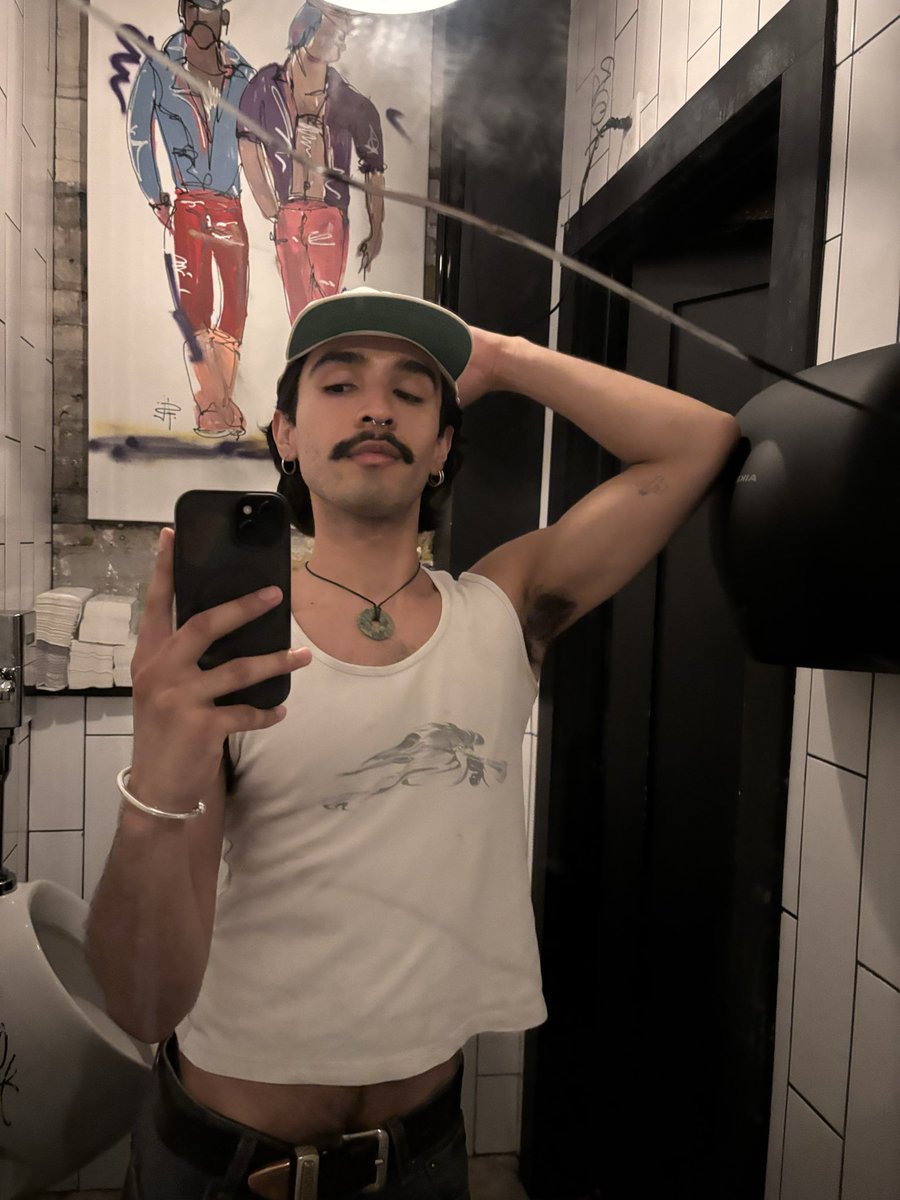 moon__man222's tweet photo. I be in the boys bathroom likeee https://t.co/uO7xqcbURn