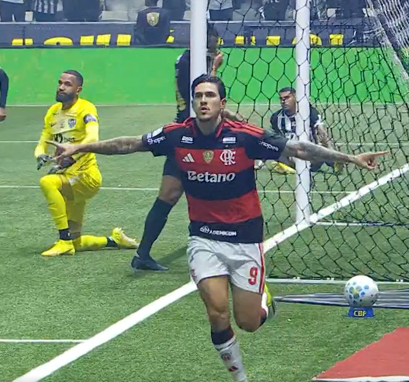 futtmais's tweet photo. Pedro: camisa 9.

Impressionante como tem o faro do gol. https://t.co/e2Xq4XmM1J