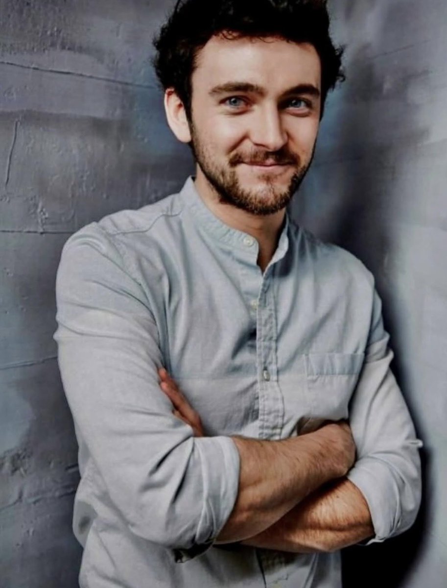 dcd728's tweet image. #Fun #throwback for this #Monday #GeorgeBlagden #smile to a #promo #event for #Vikings