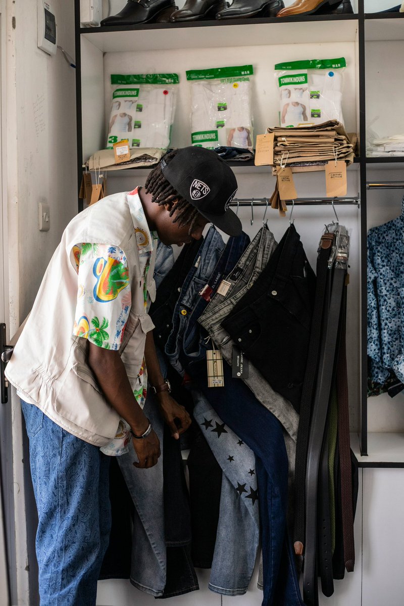 DangerousDeb's tweet image. Spent today restocking a free boutique—filling empty racks with donated clothing.
Thank you to everyone who gave. The donor in the photo said it best: “we need help each other.”
That’s community.
#GiveBack #Community #Kindness #LasVegas #Volunteer #StrongerTogether