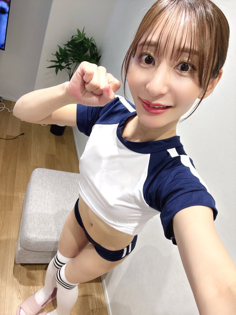 足立友梨。🌹(ギャップの塊オールラウンダー女優) tweet media