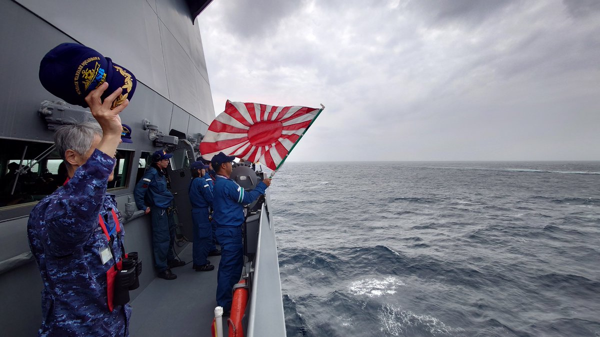 JMSDF_WG2's tweet photo. 第2水上戦群 第8水上戦隊の「むらさめ」が、任務へ向かいます。
航海安全を祈念して見送りました。

#第2水上戦群 https://t.co/v7msFDeSay