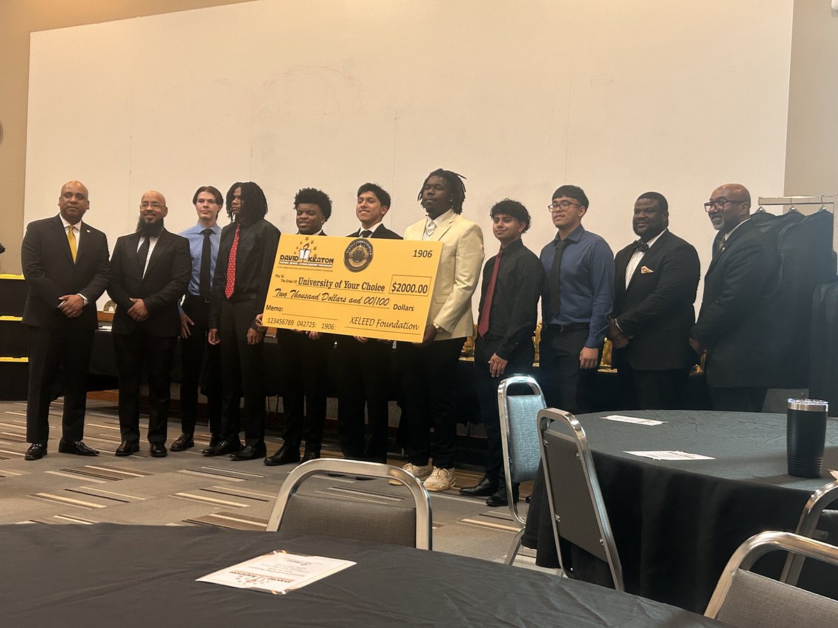 WestfieldCCC's tweet photo. Four seniors from Westfield High School were among seven students selected across multiple districts to receive the David Keaton Seven Jewel Scholarship. We are truly grateful for the dedication and support of every member involved in this outstanding program. https://t.co/DBDT4QV2Fx