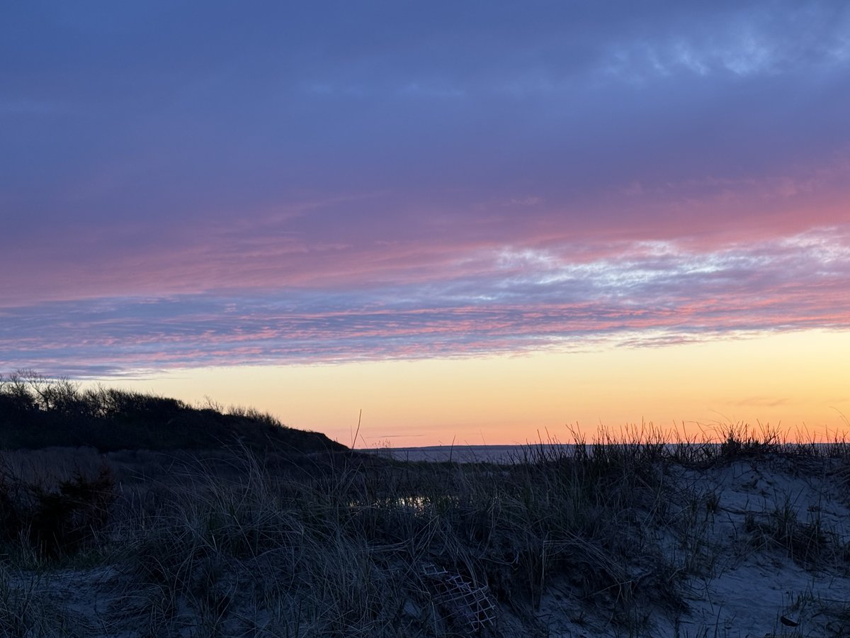 mmuhlfelder's tweet image. #capecodbay reminding us that a #calmocean is a real thing and a state of mind