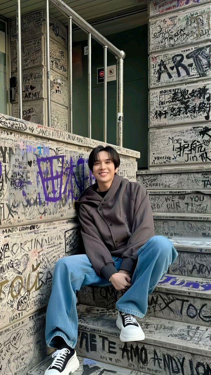 Love Yourself : TEAR ~ 🌌🔮♾️