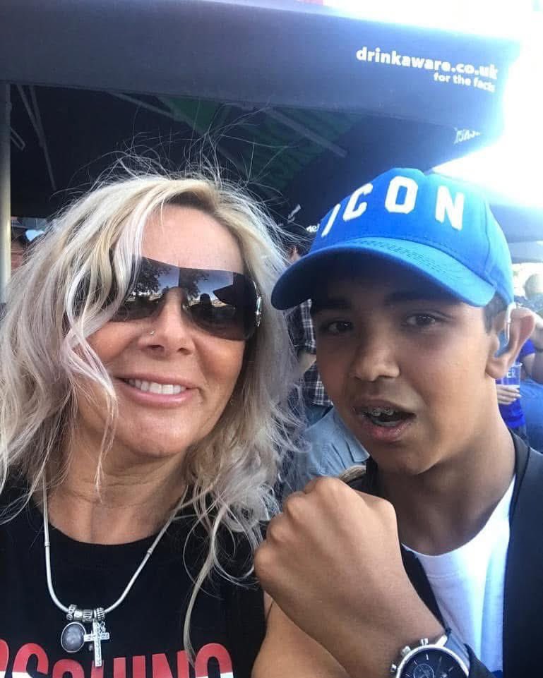 mayansilverfox's tweet image. Happy birthday my mum I love you miss you Leicester go up the city  🦊  #leicester #lcfc🦊💙 #lcfc Happy birthday great day my beautiful 😍 mum up the LEICESTER and COME ON U YOU BLUES COME ON U FOXES COME ON LEICESTER 🦊💙⚽️