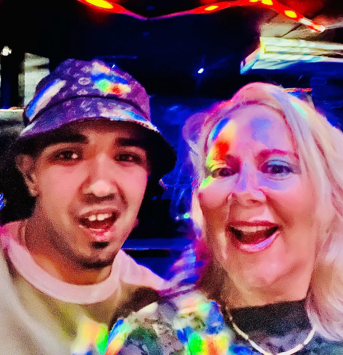 mayansilverfox's tweet image. Happy birthday my mum I love you miss you Leicester go up the city  🦊  #leicester #lcfc🦊💙 #lcfc Happy birthday great day my beautiful 😍 mum up the LEICESTER and COME ON U YOU BLUES COME ON U FOXES COME ON LEICESTER 🦊💙⚽️