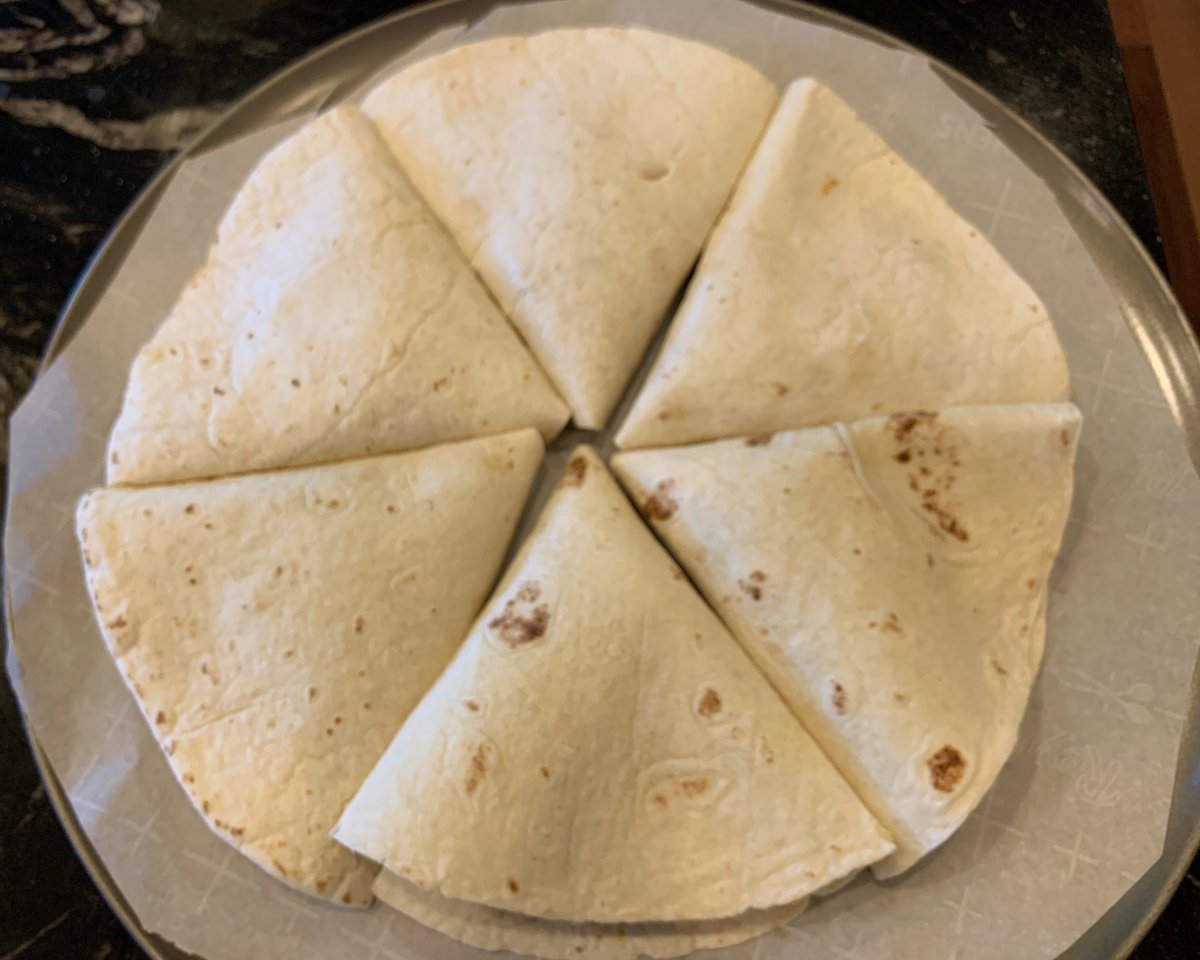 HammerHeadcases's tweet image. Saw a video of this on here, but there was no recipe so I just made it up and turned them into mini crunch wraps. Tasty with sour cream and taco sauce!

#twittersupperclub #Food #Foodies