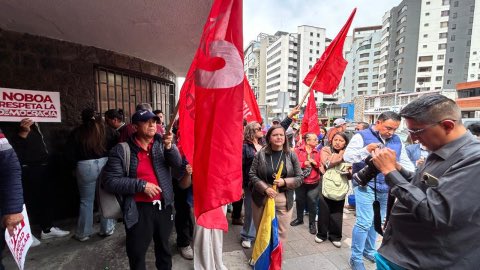 CNE elimina a Unidad Popular, comunistas atrasa pueblos y enemigos de la educación; y, Construye, les digo “mercado libre” no precisamente por ser de liberalismo ideal sino porque siempre estaban con el mejor postor.