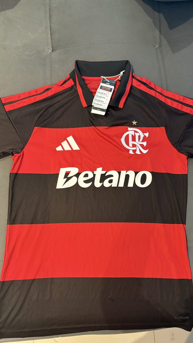 _melniciusJr's tweet photo. Vendo manto original 
Modelo masculino tamanho M
Só o patrocínio da betano 
R$ 300,00 https://t.co/U3xvhYMNqx