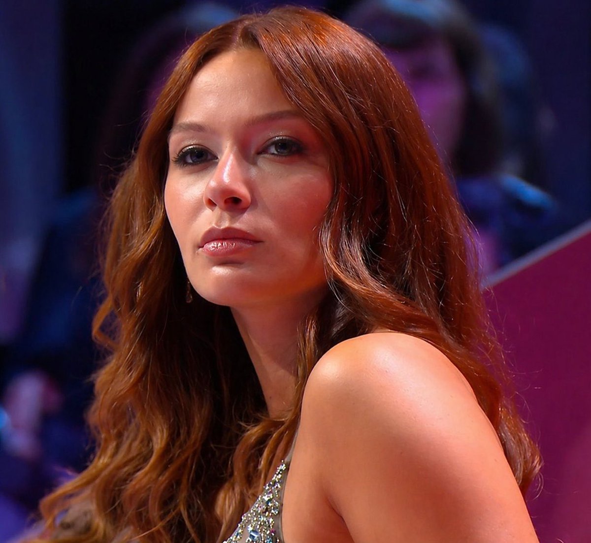 O face card insano de uma menina mulher que ganhou 100 mil euros, 240 mil seguidores, livrou-se de um encosto e vai começar a melhor fase da vida! Sempre contigo Ariel 🧜🏽‍♀️ #sstvi