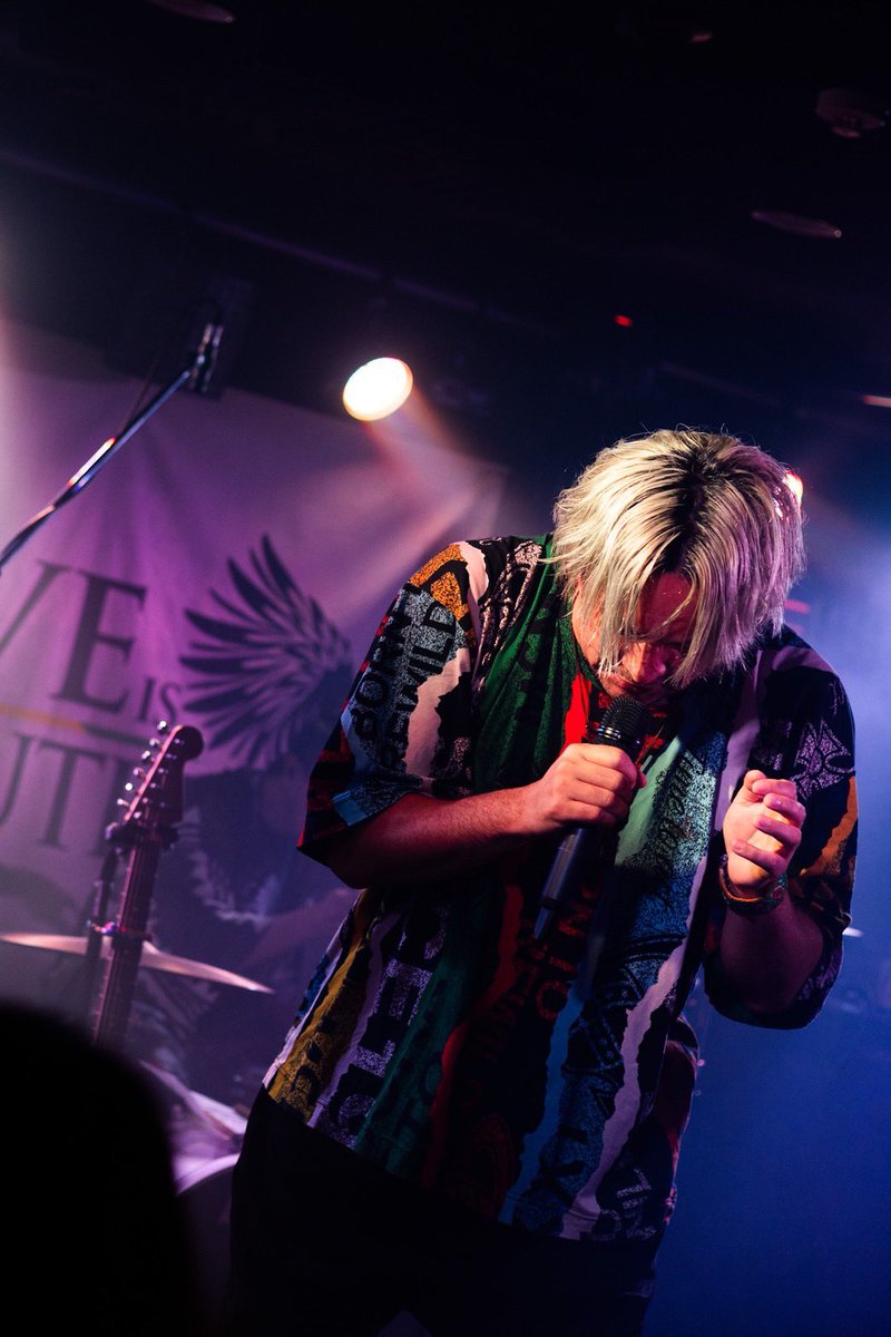 SAIGOH_FUNKIST's tweet photo. LIVE IS BEAUTIFUL tour東北ラウンド。3日間ありがとうございました。この3日間は声のコンディションに苦戦。それでも想いを届けられるように振り絞った3日間でした。そして仲間達、会場のファミリーが沢山助けてくれて、秋田のラストまで歌い切る事が出来ました。みんなありがとう。ライブって最高だ https://t.co/LlhJSbhBuR