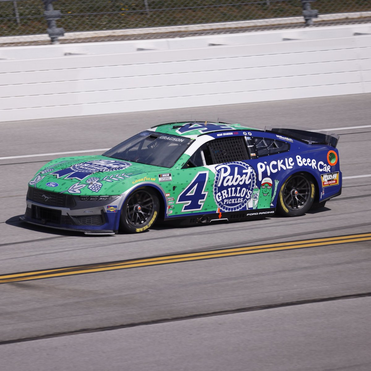 FordRacing's tweet image. Runner up finish for @Chris_Buescher and four Fords in the Top 10 here in Talladega. @ZaneSmith P5, @AustinCindric P8, and @NoahGragson P9. 

#AmericasRaceTeam🇺🇸 #NASCAR