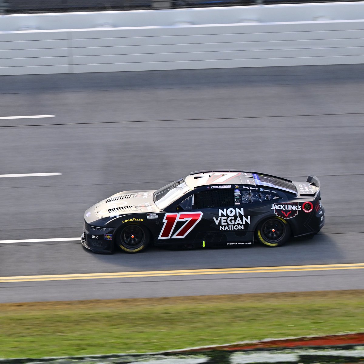 FordRacing's tweet image. Runner up finish for @Chris_Buescher and four Fords in the Top 10 here in Talladega. @ZaneSmith P5, @AustinCindric P8, and @NoahGragson P9. 

#AmericasRaceTeam🇺🇸 #NASCAR