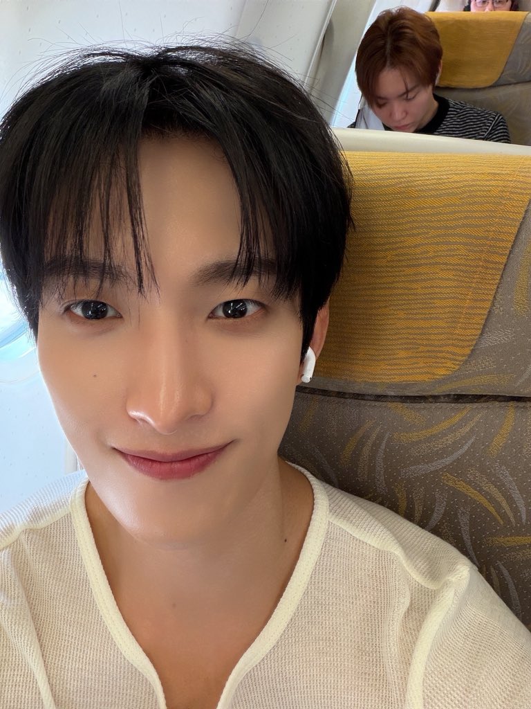 they take the cutest photos of each other 😭