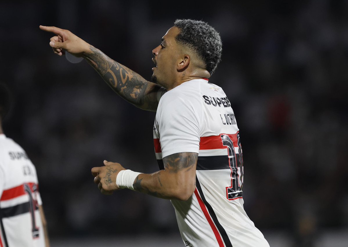 rafaelemilianoo's tweet image. NOS BASTIDORES, A EMOCIONANTE DECLARAÇÃO DE CALLERI A LUCIANO APÓS O GOL DA VITÓRIA: "PICA PRA C..."

avantemeutricolor.com.br/profissional/n…

#spfc #tricolor #sãopaulo #saopaulofc #tricolorpaulista #tricolordomorumbi #avantemeutricolor #sãopaulofutebolclube