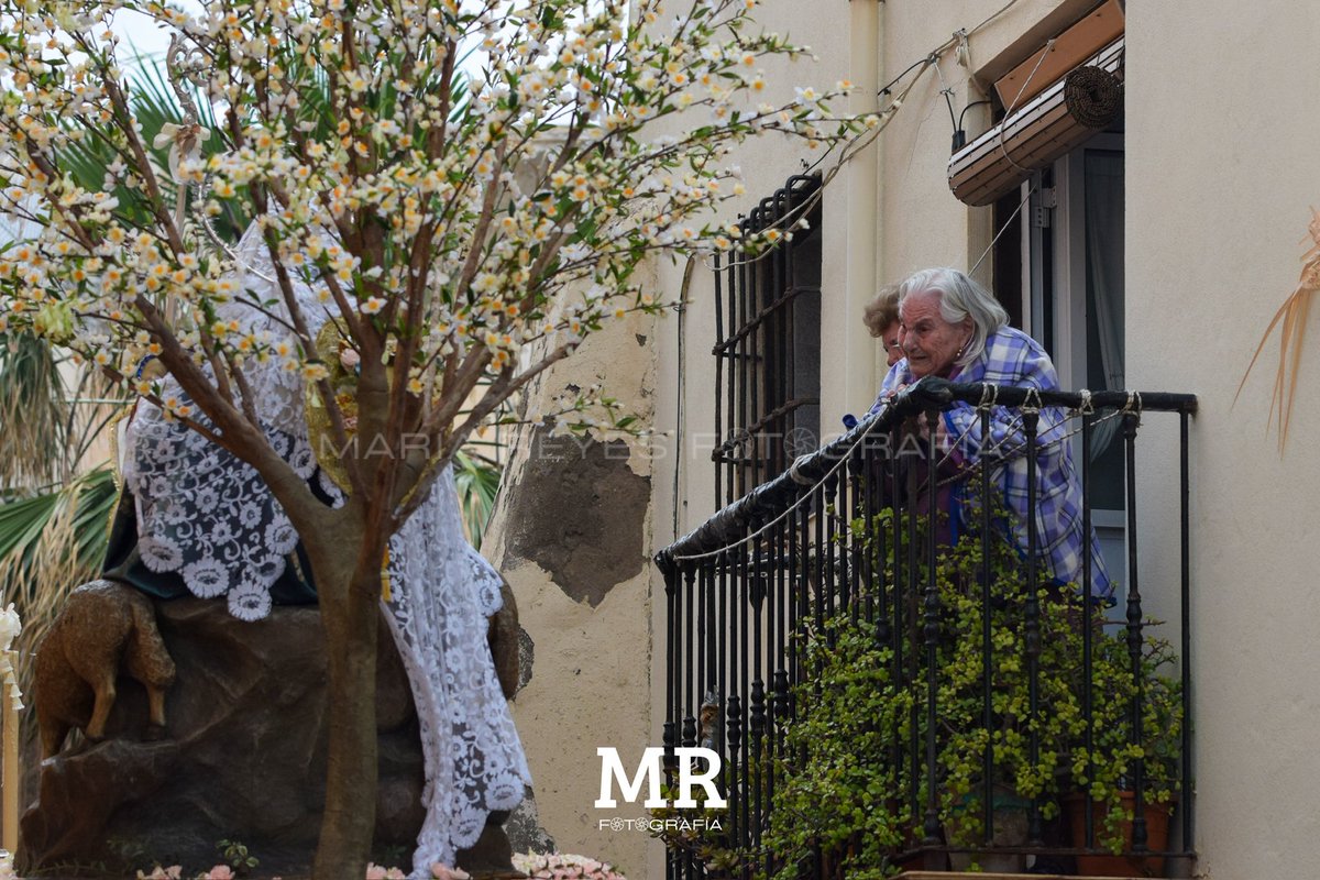 mariareyesfoto_'s tweet photo. X: ¿Por qué salen las cofradías a la calle?

MR: Por estampas como esta…

✝️: @divinapastora.melilla

#divinapastora #herencia #melilla #glorias #andarescofrades https://t.co/q8o4d0oe80