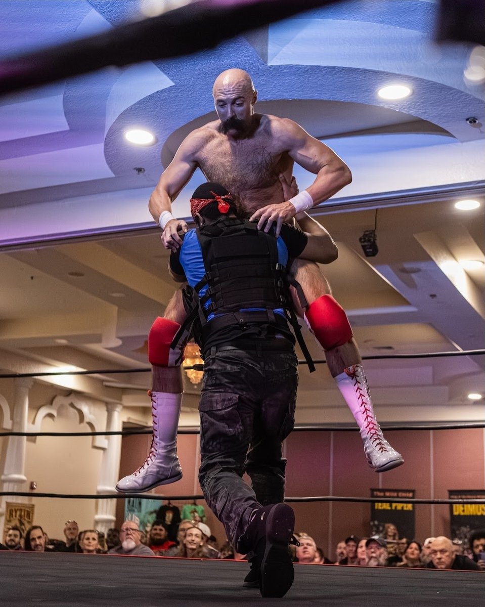 JD32796's tweet image. Hitting the atomic drop at an @WrestlingAtomic event… LMFAO. Poor Jack Vaughn.
#ALW #prowrestling #indywrestling #wwe #nxt #TNAonAMC #aew