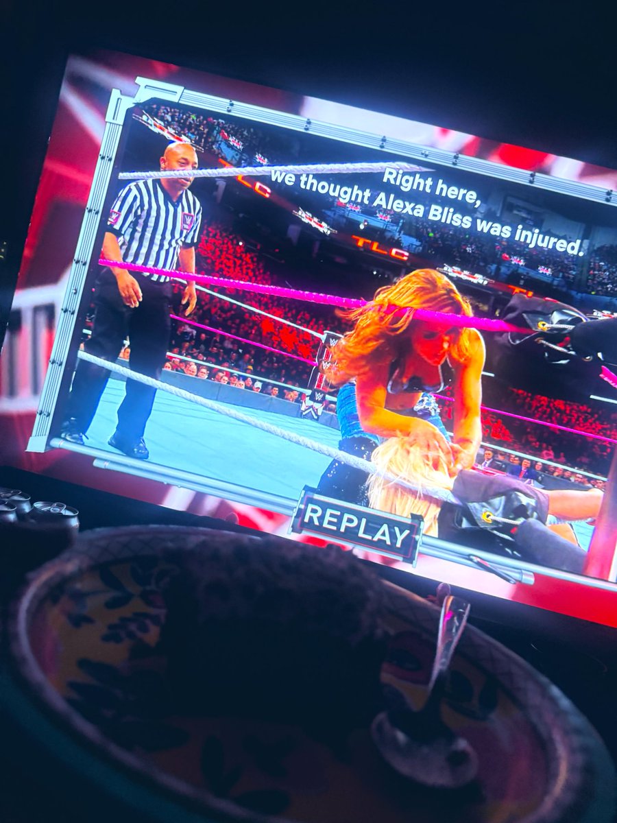 YouDamnRightPod's tweet photo. #AlexaBliss retains the #WomensTitle at #WWETLC https://t.co/8tJ7UvfsFr