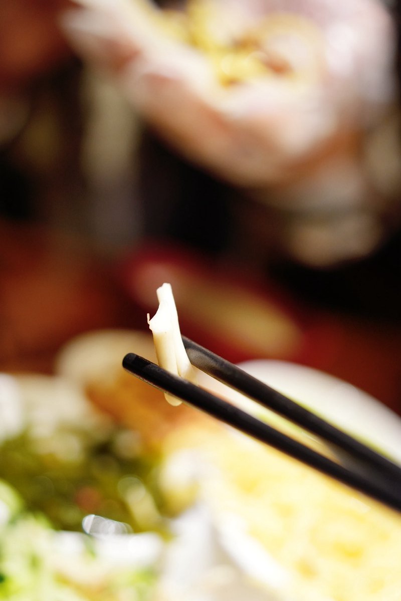 GourmetCarte's tweet image. The toppings are classic Guiyang style: shredded potato, lotus root, celtuce, houttuynia (fish mint), cucumber, pickled radish, cold noodles, and more.

#chinesefood #foodreview #food #FoodSpot #foodlove