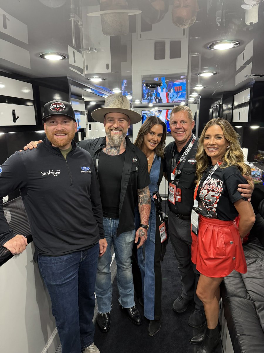 Chris Buescher tweet media