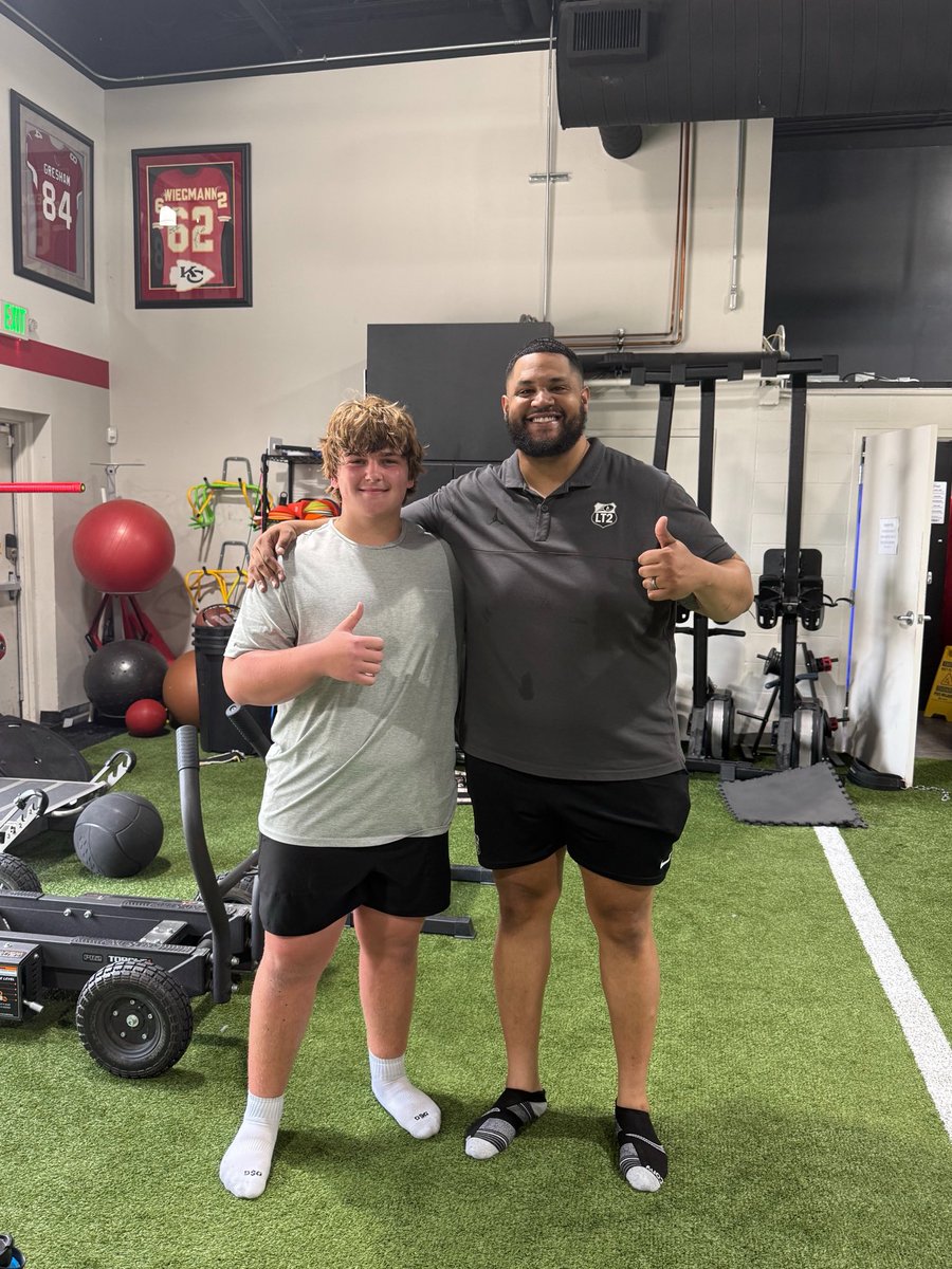 bcrawford2028's tweet image. While I was up in the  DFW area, I had an intense training session @LT2FBA with @LoganTillman this morning!
#OLineDevelopmet #OffensiveLine  #center #classof2028 @CyRanchFB @J_Hines74 @WRAB50 @CoachScottTX @footwork_king1