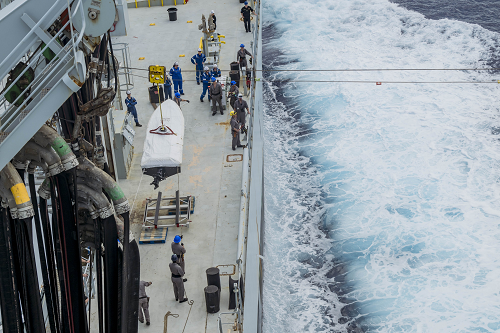 RUSI_NS's tweet image. Underway transfer of Hammerhead boat from MV ASTERIX to HMCS CHARLOTTETOWN, historically first cross-ship transfer of Hammerhead, #OpHORIZON, SPacific Ocean, 7Apr26. Demonstrates future capability to transfer #USV #drone from logistics ship to surface combatant H/T @ReadyAyeReady