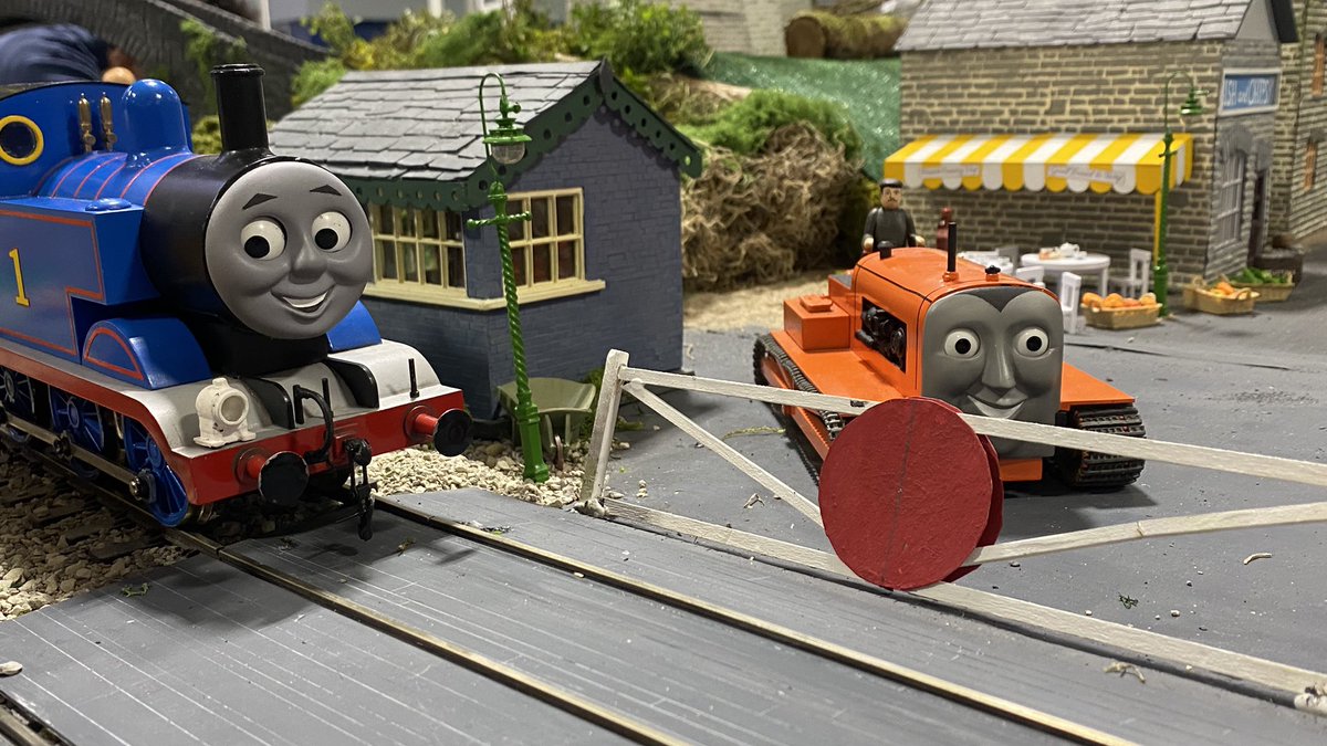 Fourmill_Models's tweet photo. Train pals https://t.co/vE1l4pS1VH