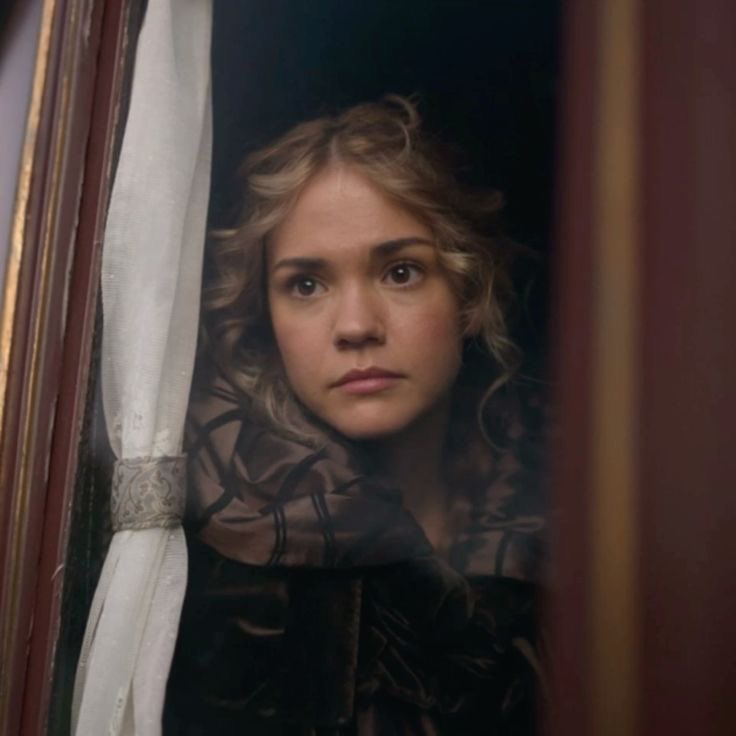 ginaatss's tweet photo. OBSESSED with this frame of belle https://t.co/X1FXxeBGeZ