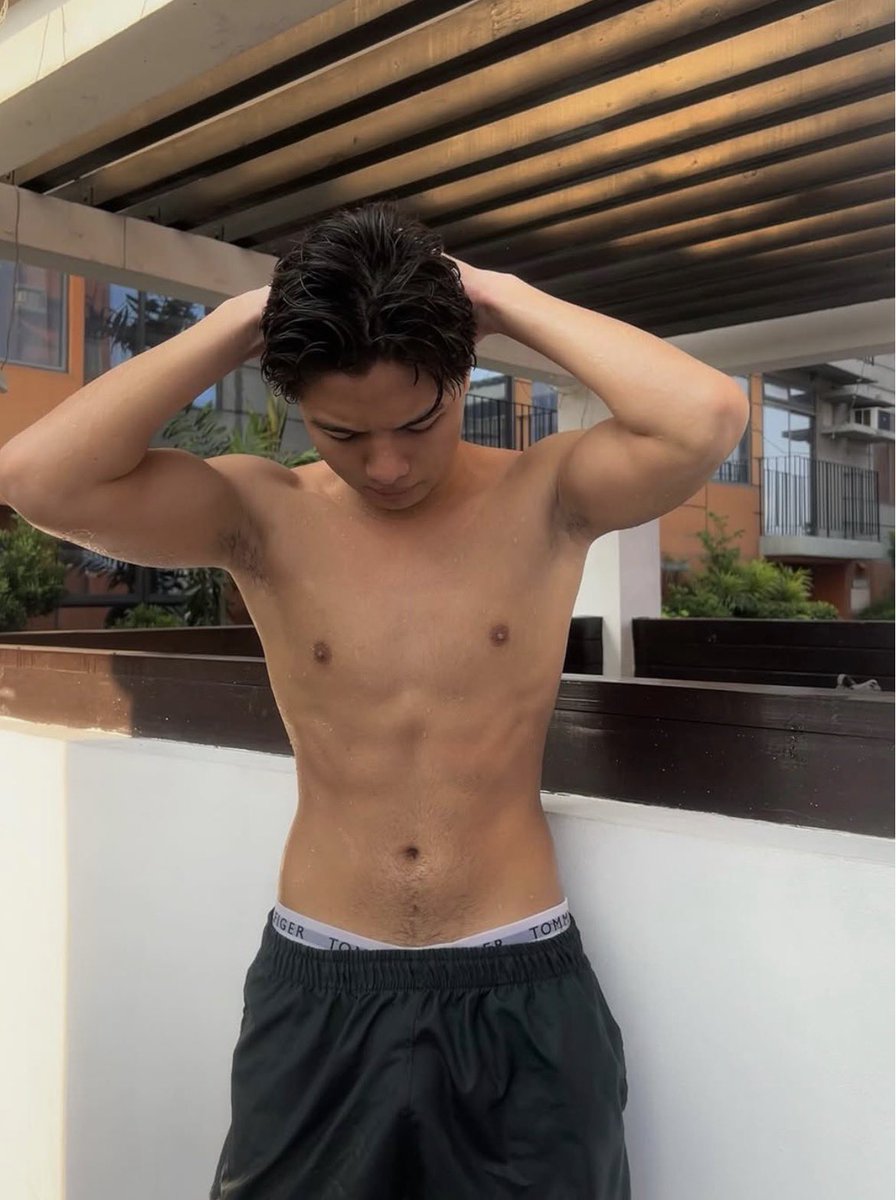 Daily Hot Dudes tweet media