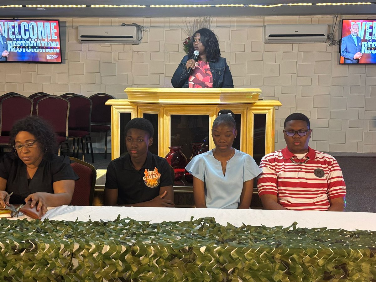 IFC_Ministries's tweet image. A powerful panel of youth, joined by an adult.Discusions relating to how they feel about real life situations versus the parent aspect of the scenarios  presented by the moderator.
#youths #discussions #relating #motivational #BahamianTwitter