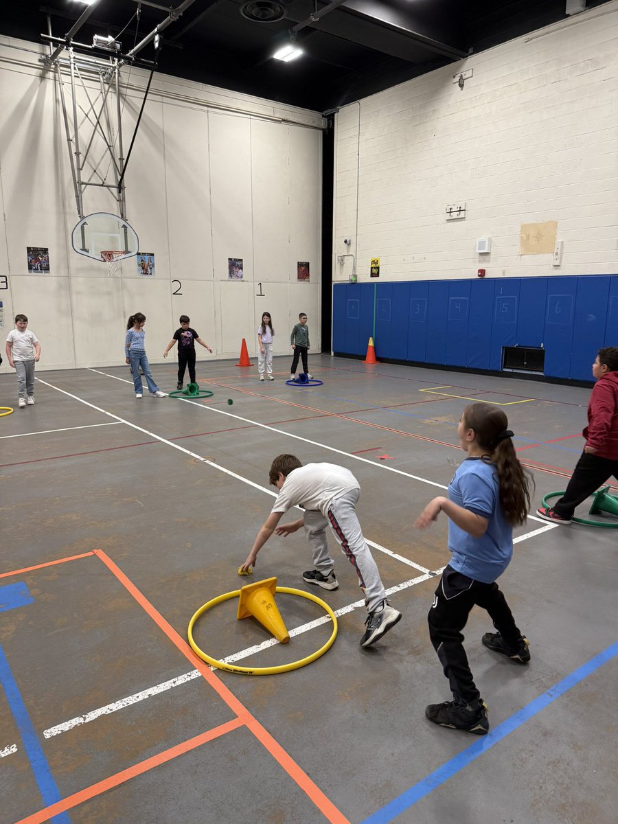 donntobin's tweet photo. Grades 4-5: Cone Hole (thanks to @pe4everykid &amp; @MikeMorrisPE for the inspiration). #physed #ElemPE https://t.co/NHMcqTkgqu