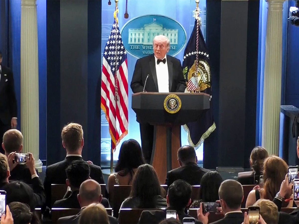 ani_digital's tweet image. Trump blasts "sick" gunman after shooting rocks White House Correspondents' Dinner

Read @ANI Story |  
aninews.in/news/world/us/…

#Trump #Shooting #US