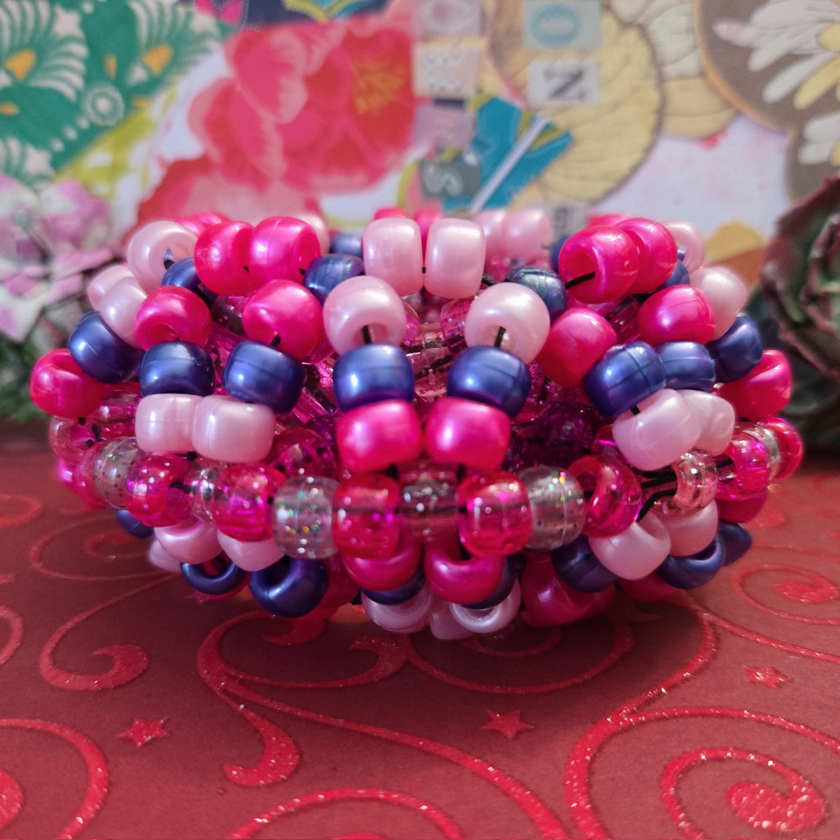 L0SPALAMOS's tweet photo. helen said your books were like cotton candy!
#pluribus #kandi #ufocuff https://t.co/GZVkOVM3Oq