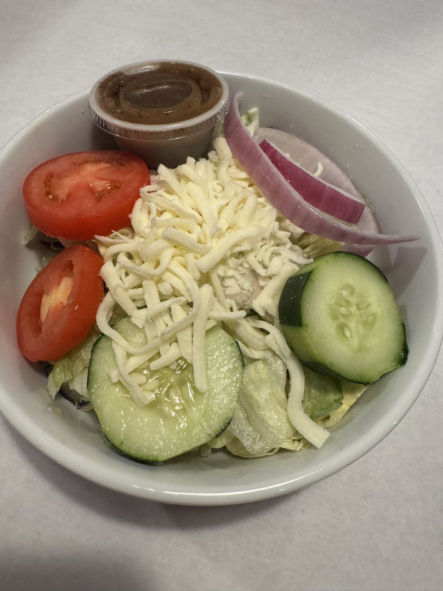 cincygreghoodin's tweet image. Felt like a stuffed #sundayslice kinda night soooooooo… it’s off to @MiosPizza I go . With a salad for balance ‘cause, you know . #sundayincincy #sundayvibes #BearcatVibes #eatcincy #cincyeats #dinelocal #cincyvibes #allforcincy #todoporcincy