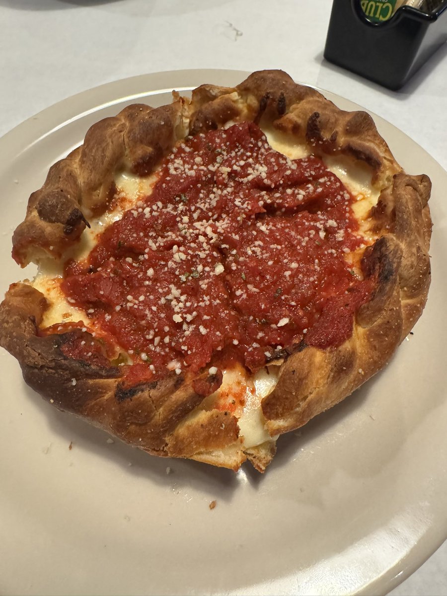 cincygreghoodin's tweet image. Felt like a stuffed #sundayslice kinda night soooooooo… it’s off to @MiosPizza I go . With a salad for balance ‘cause, you know . #sundayincincy #sundayvibes #BearcatVibes #eatcincy #cincyeats #dinelocal #cincyvibes #allforcincy #todoporcincy