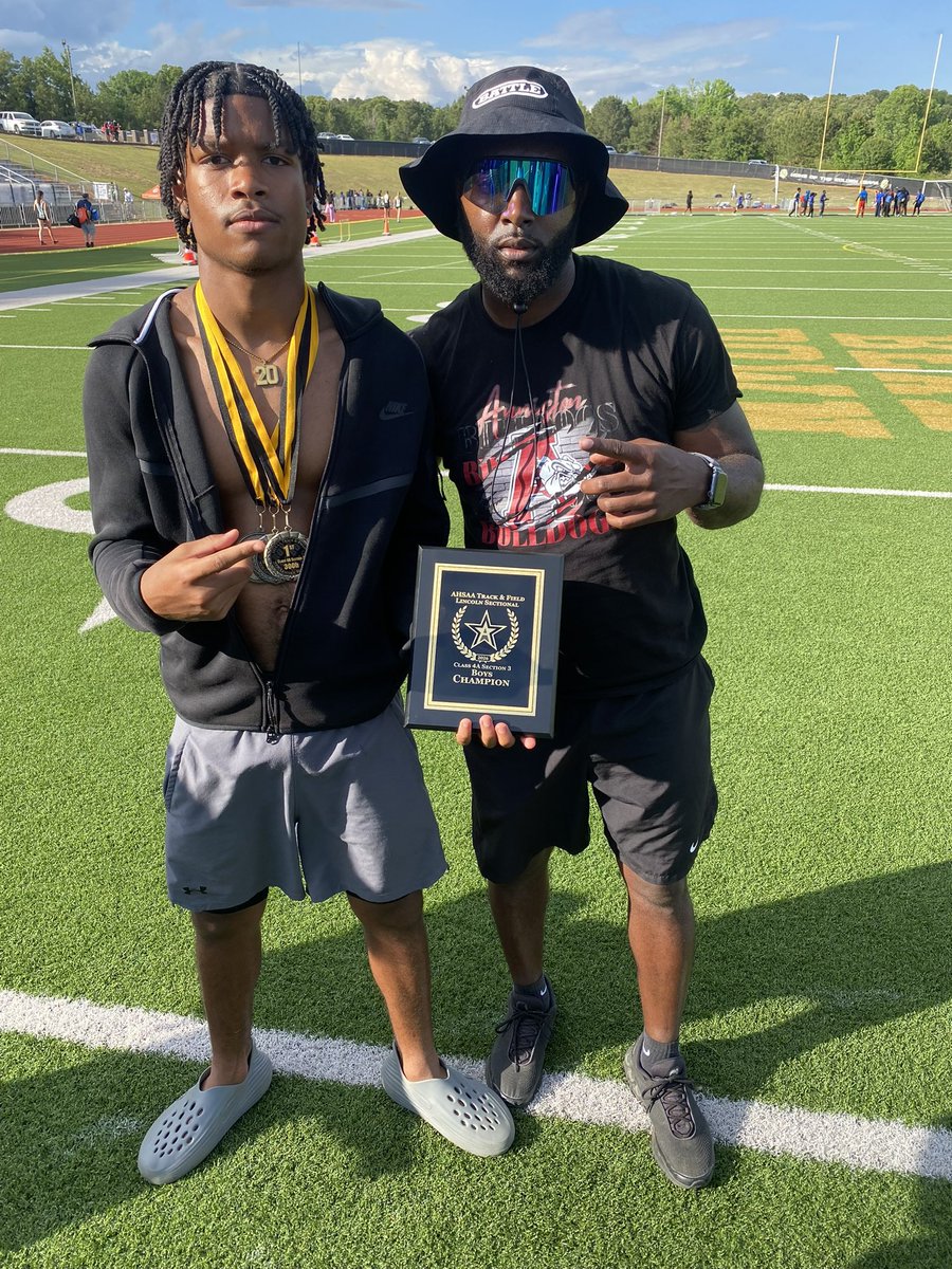 anton_bowen's tweet photo. Congrats to the guys on winning Sectionals again on yesterday. #Statebound #tryingtorepeat https://t.co/Ih06avkmQn