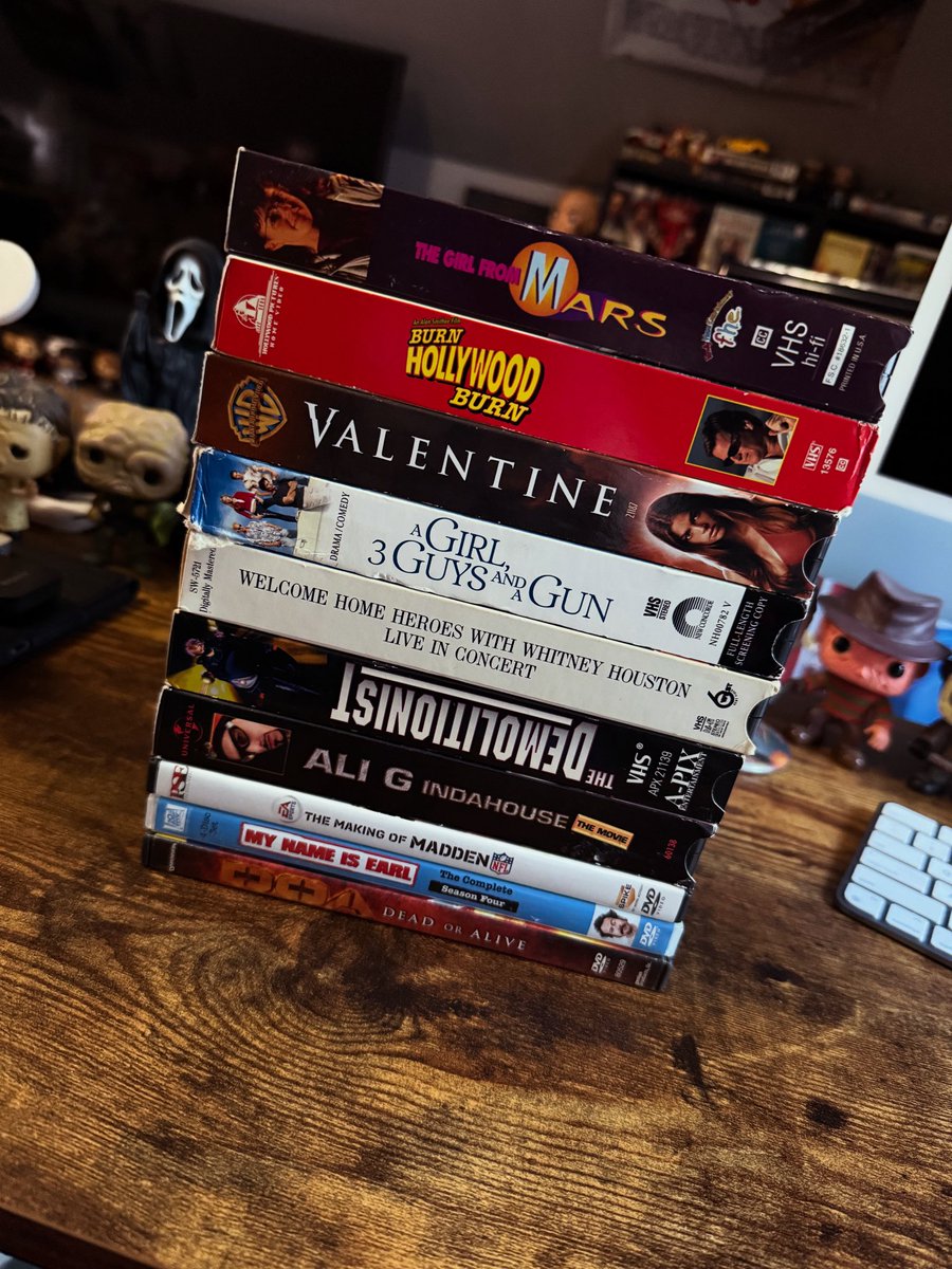 makeitabbvnight's tweet photo. A fun stack of physical media #physicalmedia #movies #thriftingfinds #makeitablockbusternight https://t.co/YNnA8eb0yN