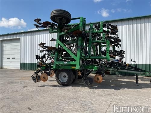 FarmsNews's tweet image. 2023 Unverferth 3500 ⏬

Twin spring shank, coulter blade with ripple, 3/4 freezeless knives, double disc closer, ISOBUS rate controller, and more.

usfarmer.com/chemical-and-f…

#ForSale