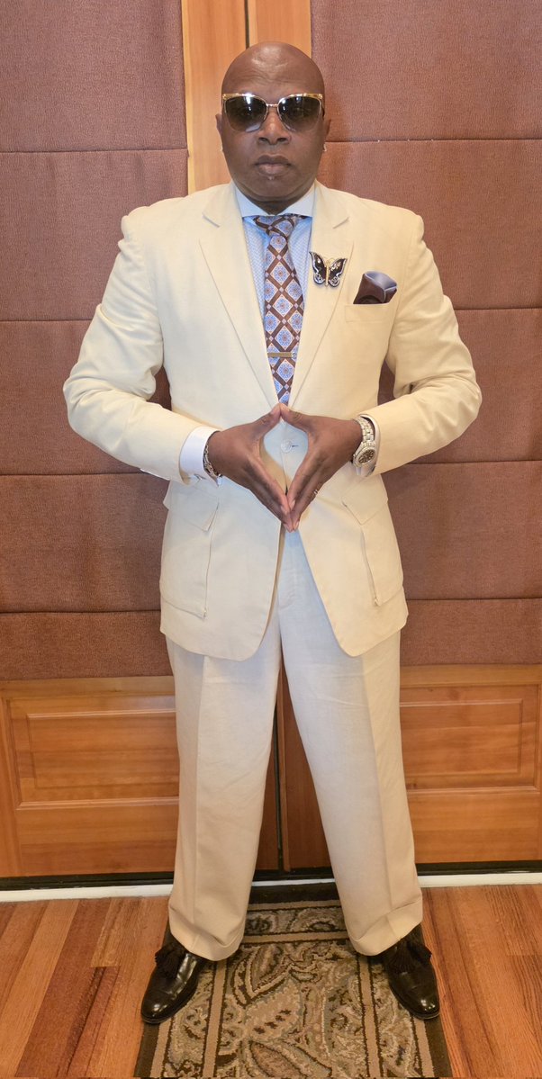 ronthemotivator's tweet image. Limit your availability because everyone will not understand or value your passion and ambition. #fashion  #believeinyourself  #levelup  #suit #networking