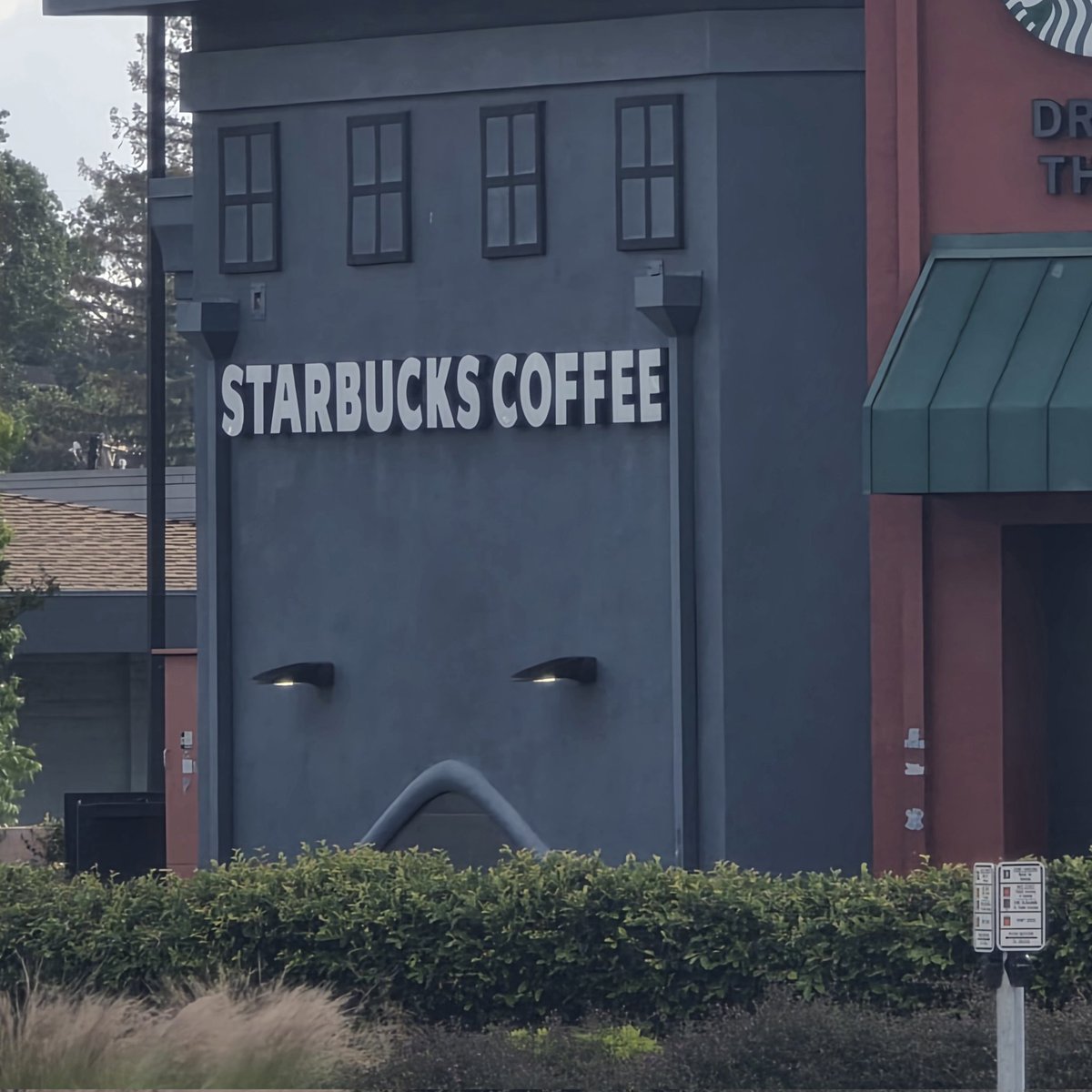 TripleGWorkshop's tweet image. The Starbucks by my house is always in a rotten mood #starbucks
