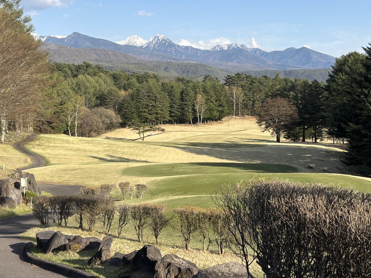 macau_mp68's tweet photo. 2連チャンゴルフ⛳️
天気も良く最高のゴルフ日和でした
数年ぶりの70台と思ったら17番でダボ打って達成ならず😂

＃ゴルフ https://t.co/AeqKMf6ZnA