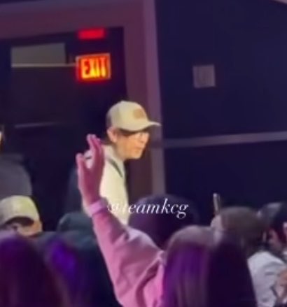 kimpaucrumbs's tweet photo. aww direk lauren. napaka supportive talaga🥹

KIMPAU LOVES ANAHEIM 

#LoveKimPauAnaheim
#LoveKimPauWorldTour https://t.co/Z93Uzjr6gl