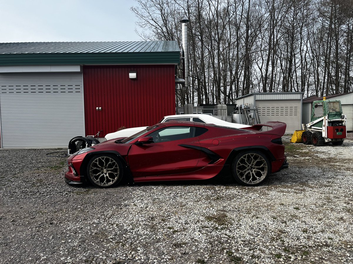 redtinko4444's tweet image. 8割完成
車高調整と、タイヤ面出しして
なんか適当にデカールでも貼って完成かな

#corvette #c8 #PANDEM